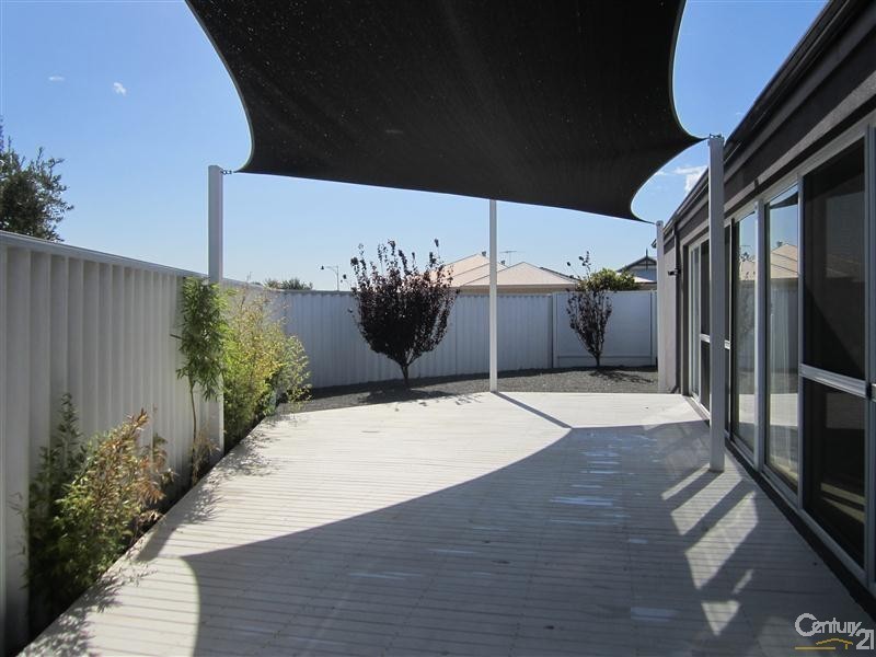 2 Valheru Avenue, Rockingham WA 6168