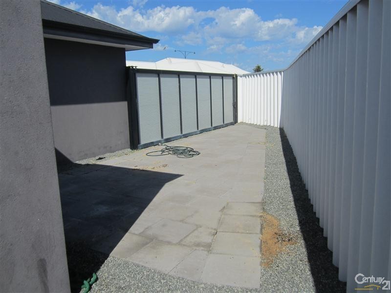 2 Valheru Avenue, Rockingham WA 6168