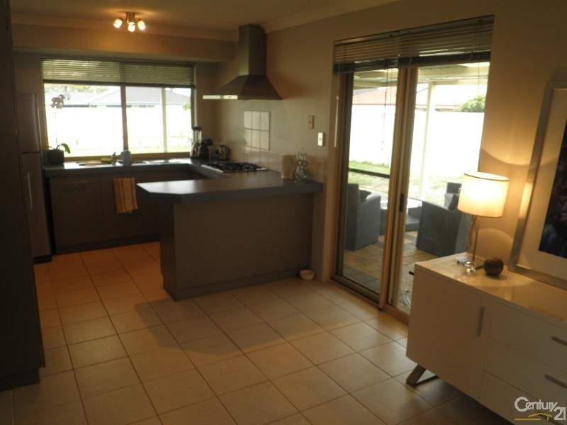 14 Uist Close, Port Kennedy WA 6172