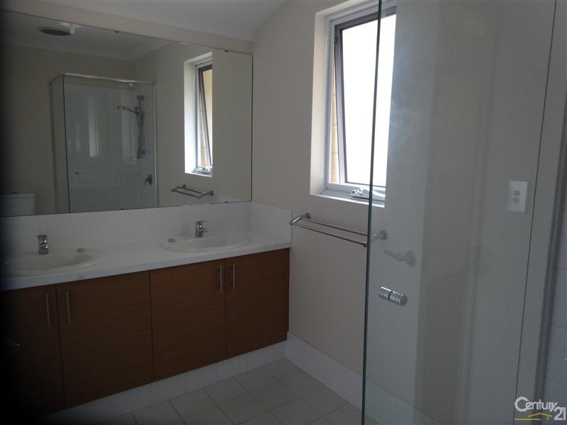 2 Cheney Loop, Secret Harbour WA 6173
