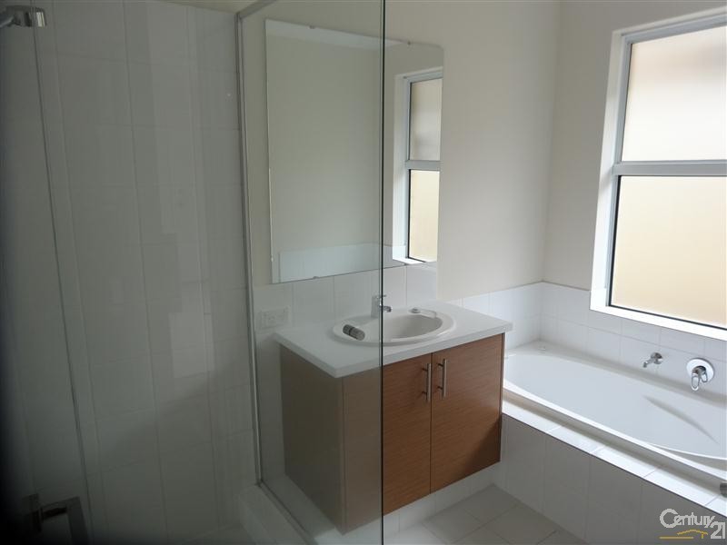 2 Cheney Loop, Secret Harbour WA 6173