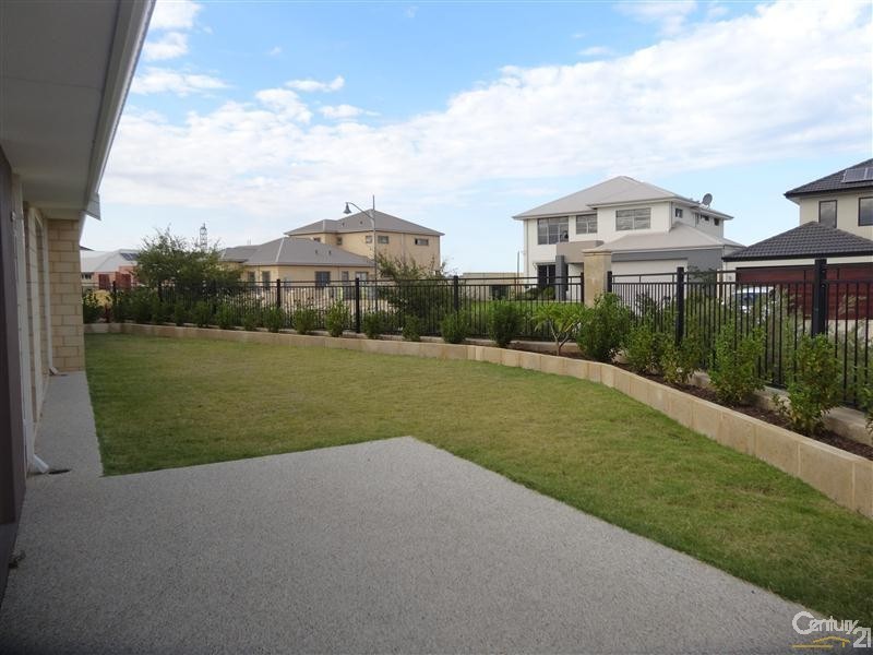 2 Cheney Loop, Secret Harbour WA 6173