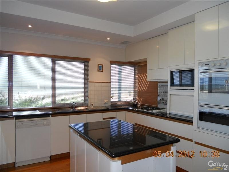 2 Arcadia Drive, Shoalwater WA 6169