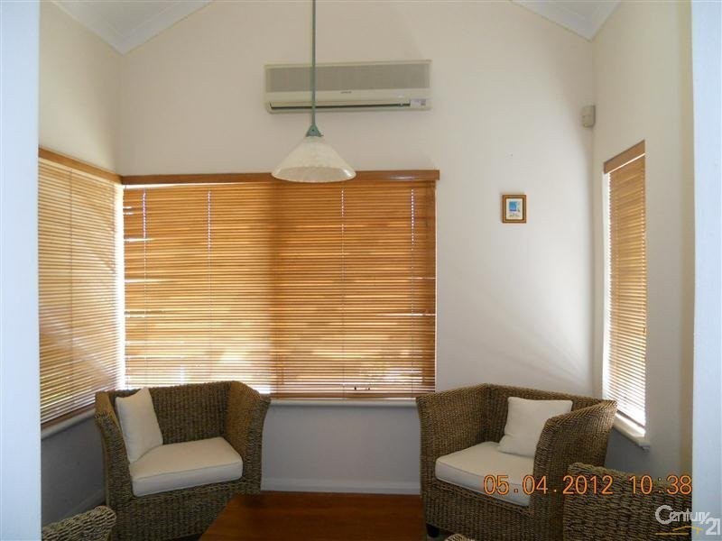 2 Arcadia Drive, Shoalwater WA 6169