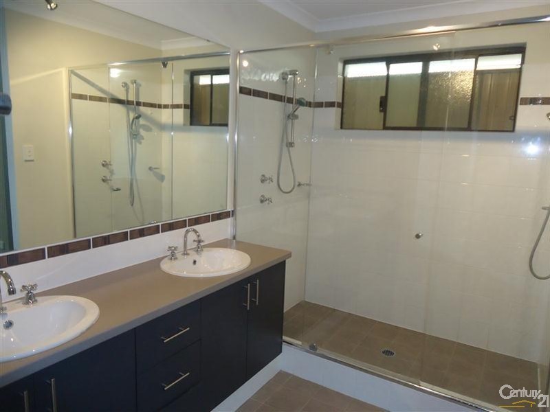 3 Stradbroke Road, Secret Harbour WA 6173