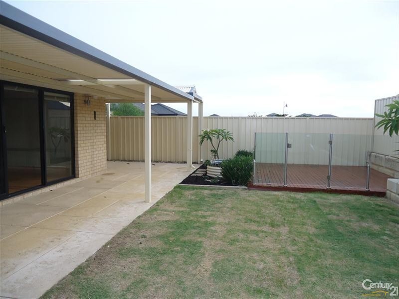 3 Stradbroke Road, Secret Harbour WA 6173