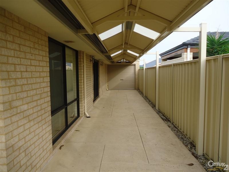 3 Stradbroke Road, Secret Harbour WA 6173