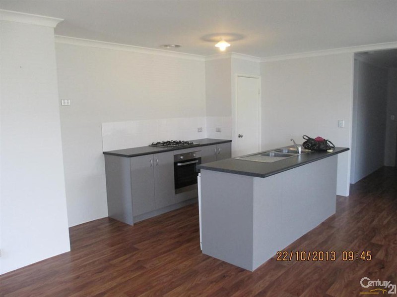 32 Sellafield Bend, Waikiki WA 6169