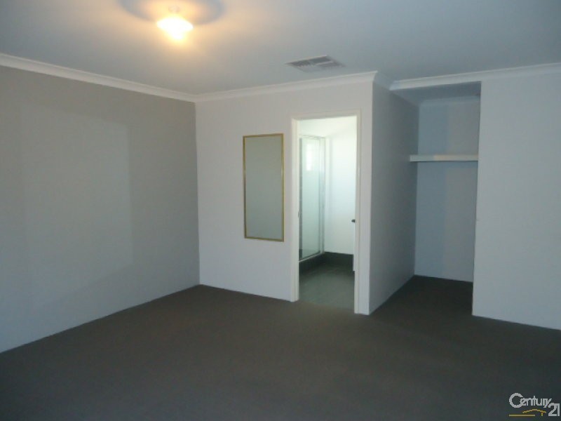 32 Sellafield Bend, Waikiki WA 6169