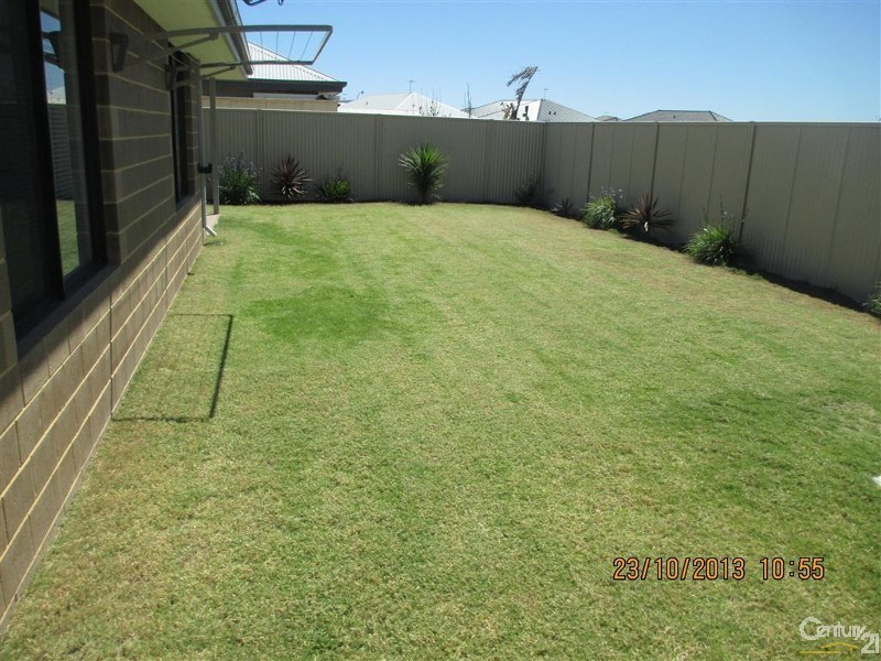 32 Sellafield Bend, Waikiki WA 6169