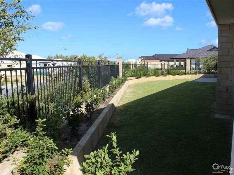 2 Cheney Loop, Secret Harbour WA 6173