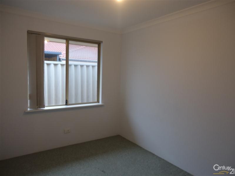 82 Chelmsford Avenue, Port Kennedy WA 6172