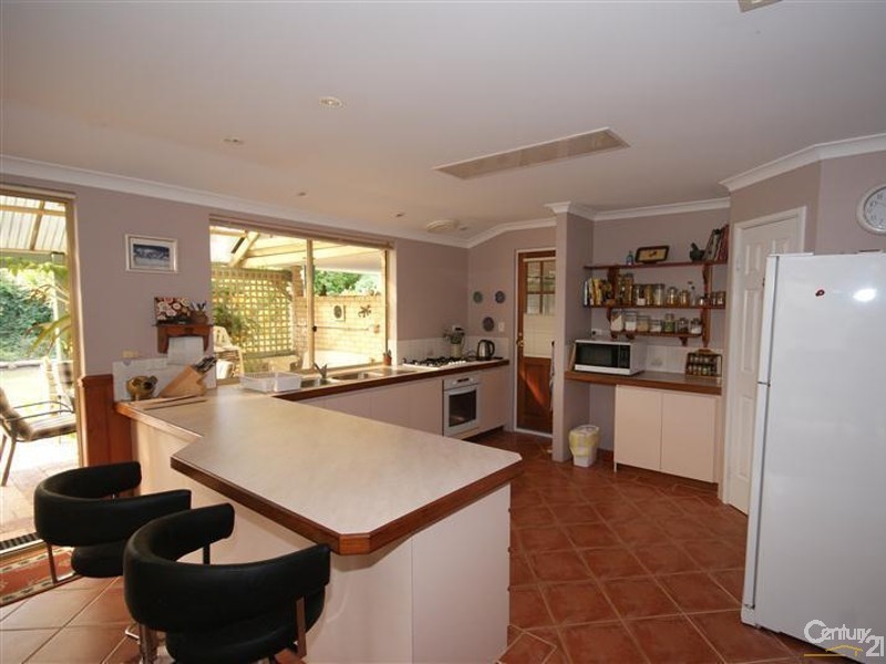 2 Collie Close, Rockingham WA 6168