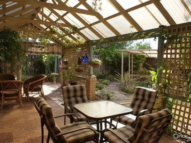 2 Collie Close, Rockingham WA 6168