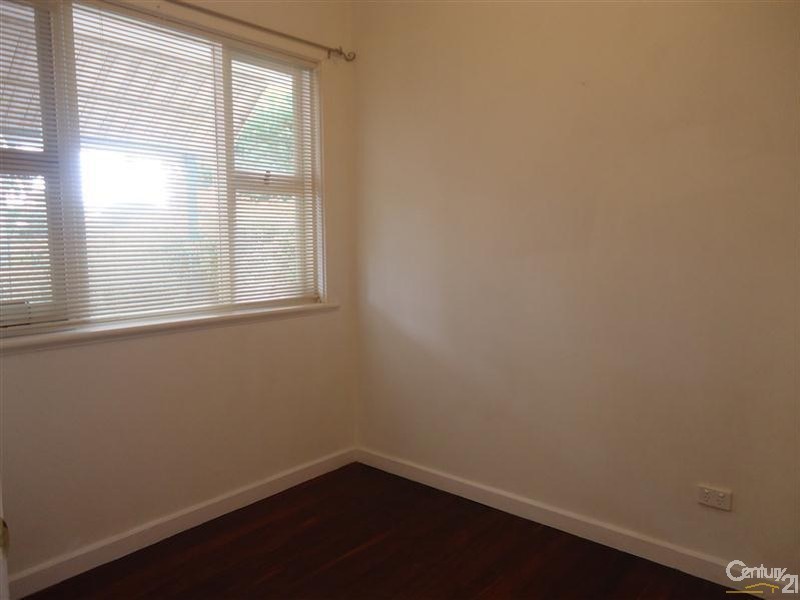 210 Safety Bay Road, Safety Bay WA 6169