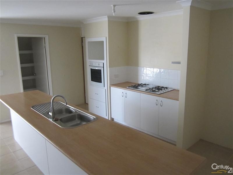 1 Whitemoss Turn, Waikiki WA 6169