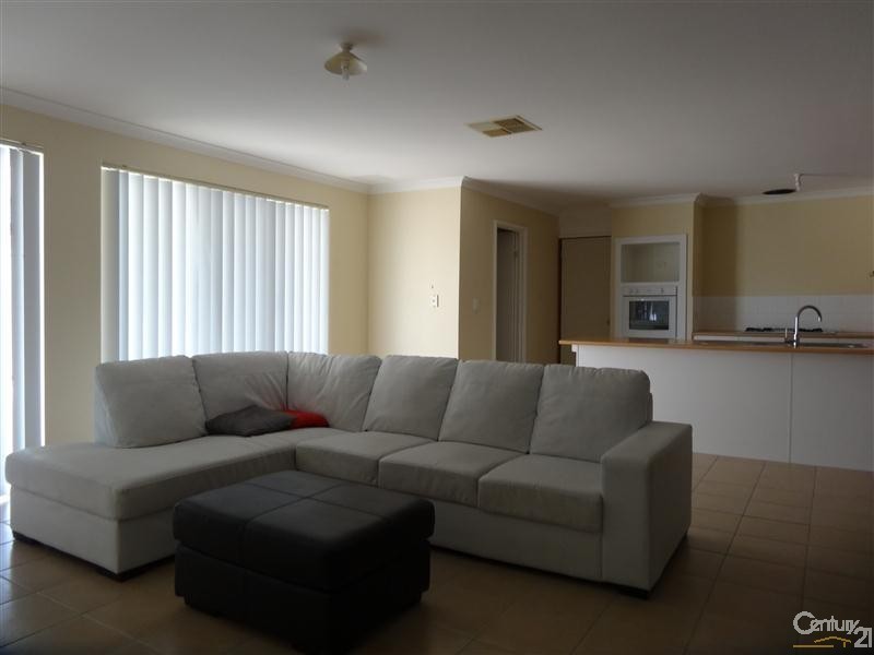 1 Whitemoss Turn, Waikiki WA 6169