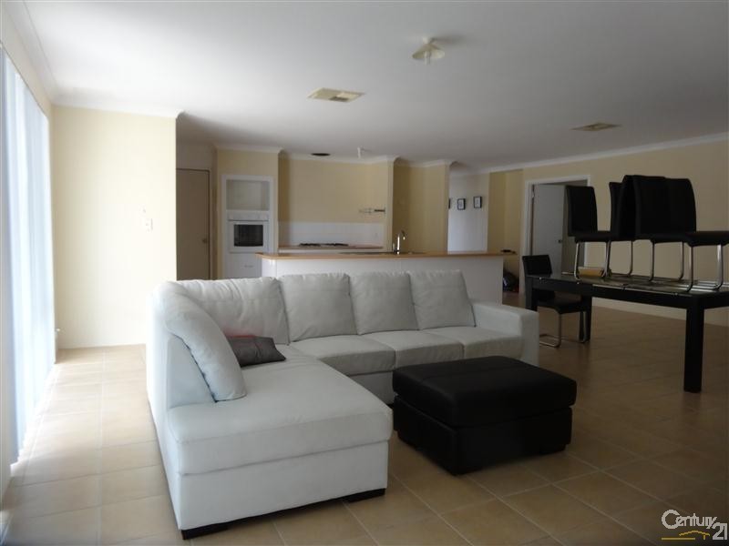 1 Whitemoss Turn, Waikiki WA 6169