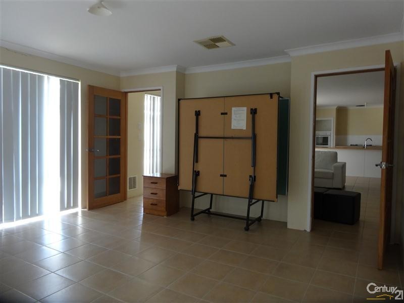 1 Whitemoss Turn, Waikiki WA 6169