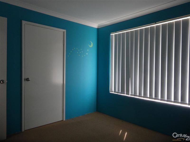 1 Whitemoss Turn, Waikiki WA 6169