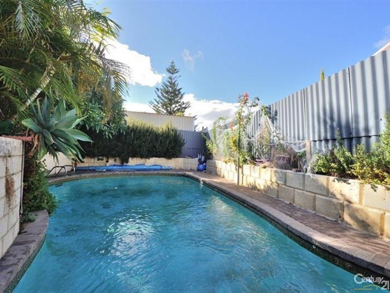 93  Fendam Street, Warnbro WA 6169