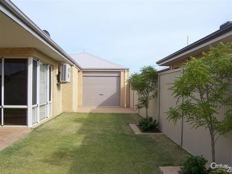 142 Harrington Waters Drive, Waikiki WA 6169