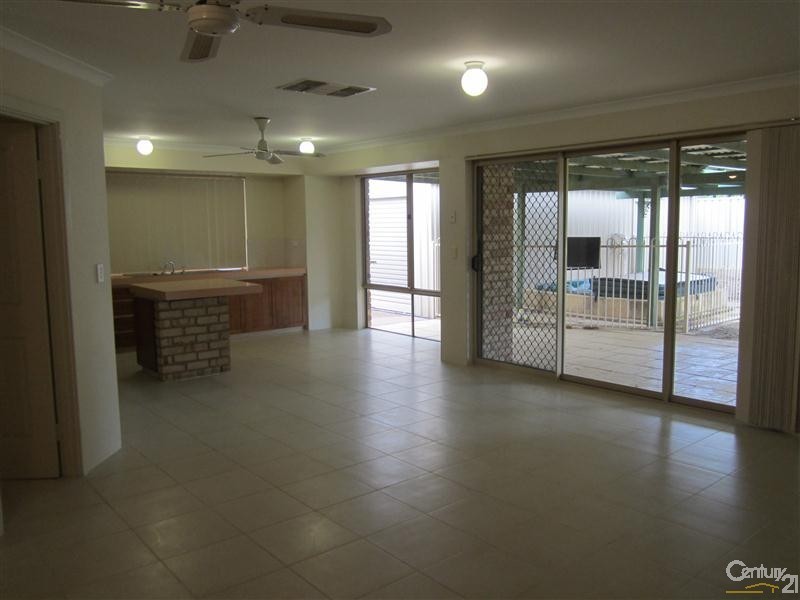 10 Kingston Way, Safety Bay WA 6169