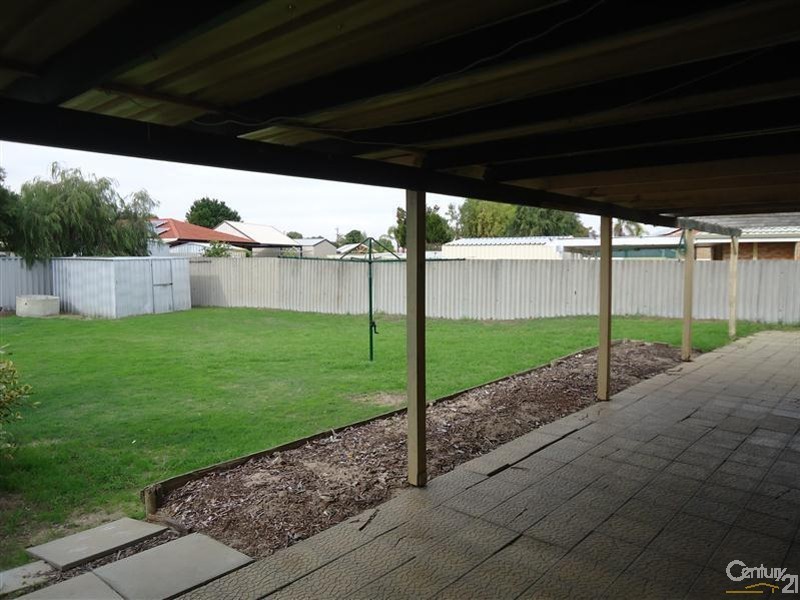 21 Lynda Crescent, Cooloongup WA 6168