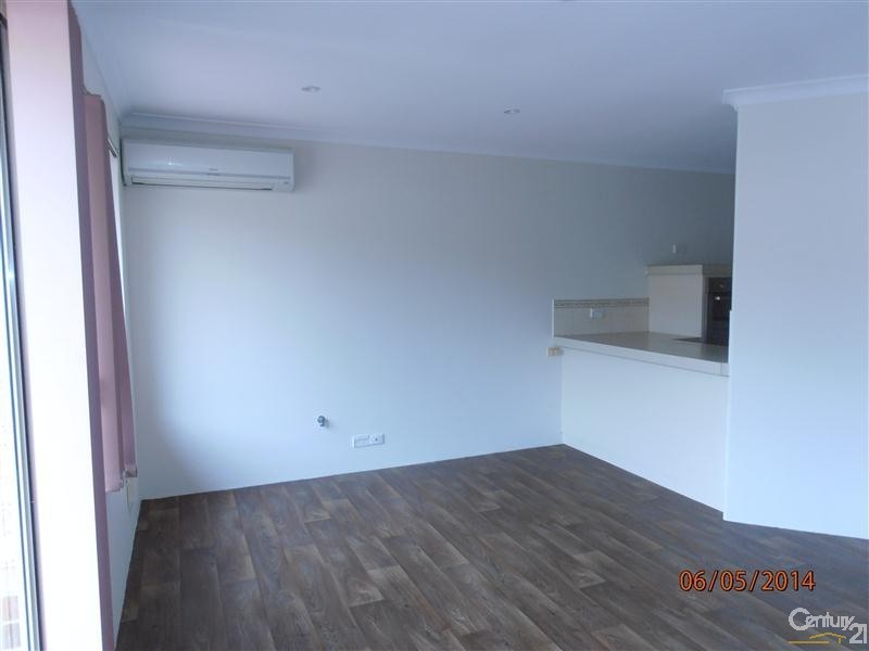 8/4 Dowling Street, Rockingham WA 6168