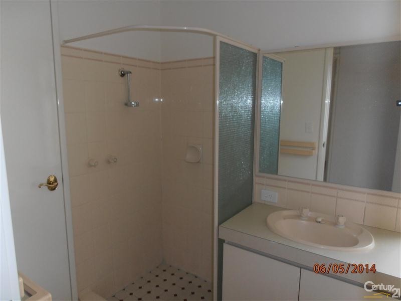 8/4 Dowling Street, Rockingham WA 6168