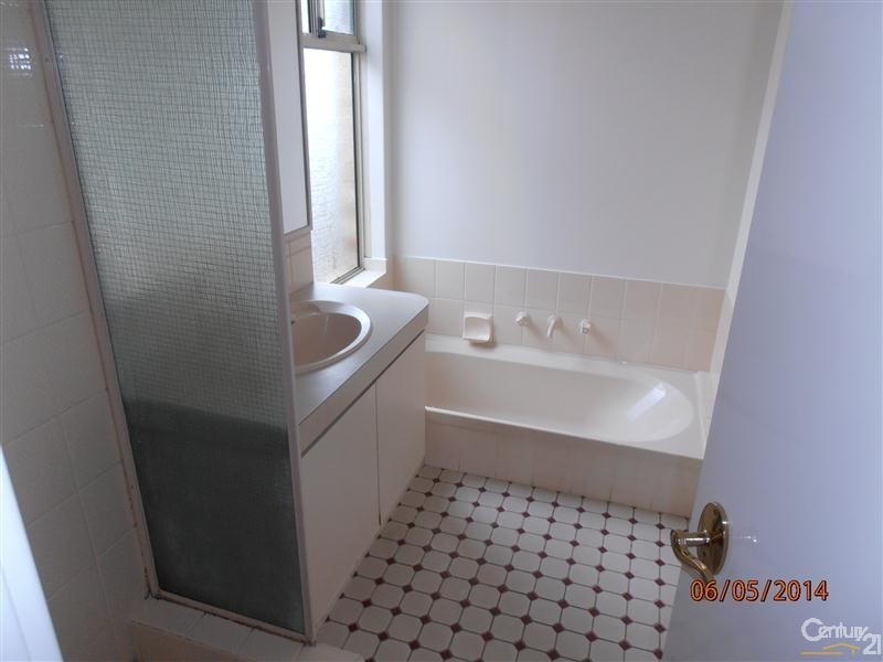 8/4 Dowling Street, Rockingham WA 6168