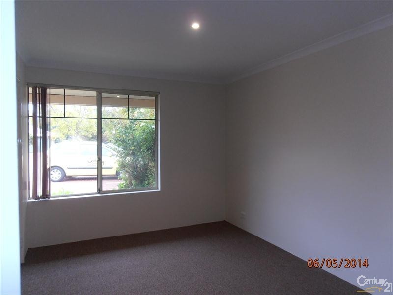 8/4 Dowling Street, Rockingham WA 6168