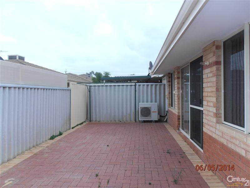 8/4 Dowling Street, Rockingham WA 6168