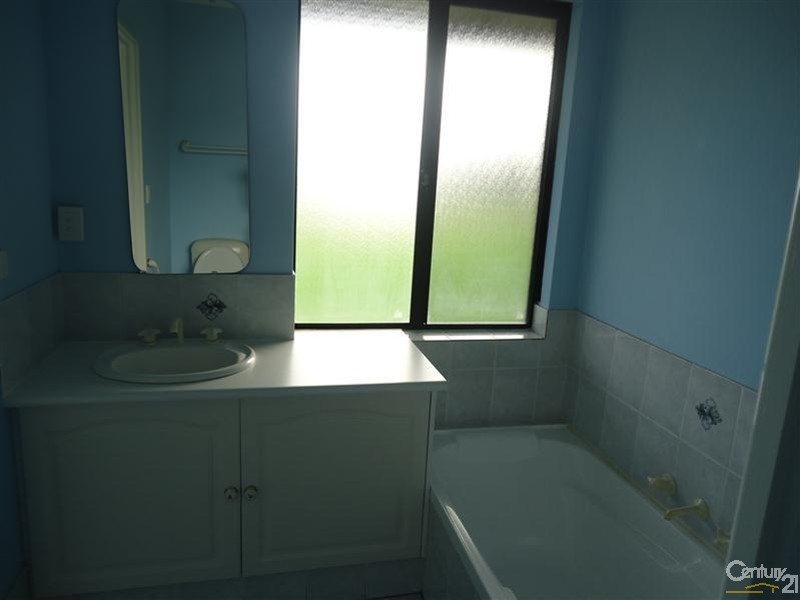 5 Braddock Road, Wellard WA 6170