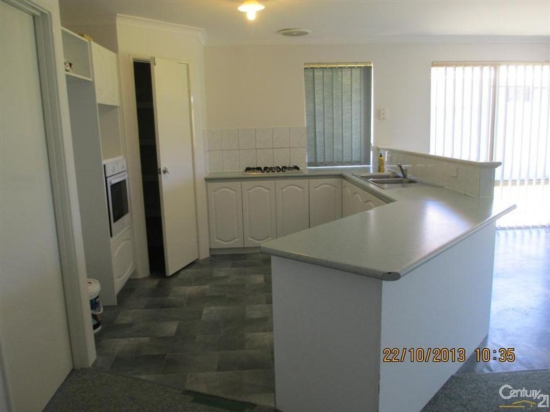 18 Morfontaine Parade, Port Kennedy WA 6172