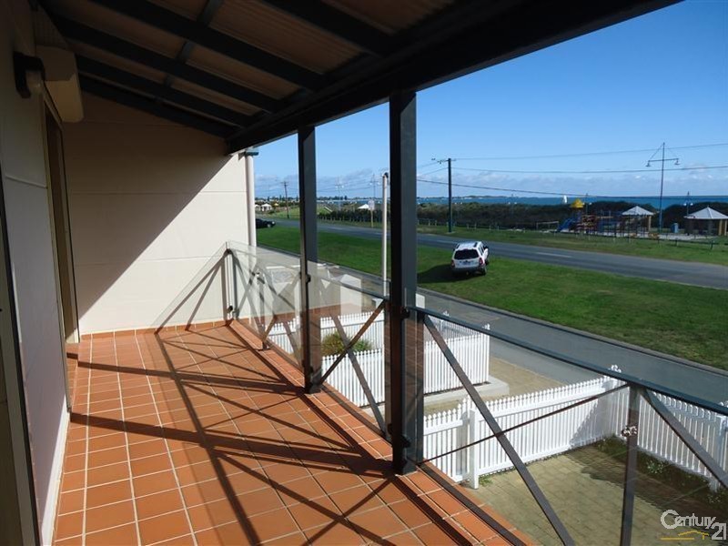 1/101 Rockingham Beach Road, Rockingham WA 6168