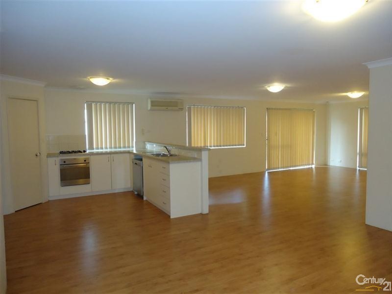 106 San Sebastian Boulevard, Port Kennedy WA 6172