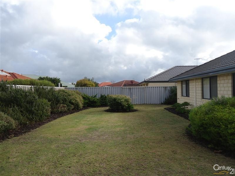 106 San Sebastian Boulevard, Port Kennedy WA 6172