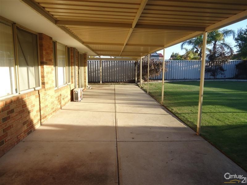 24 Pallarup Grove, Waikiki WA 6169