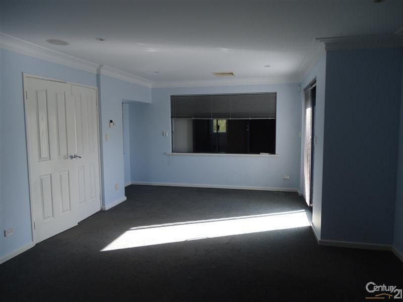 2 Kirkwall Close, Warnbro WA 6169