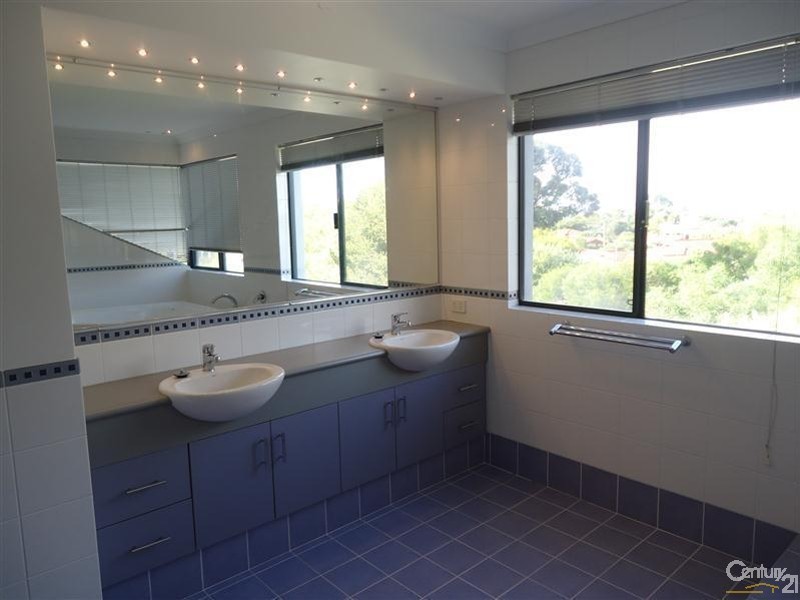 2 Kirkwall Close, Warnbro WA 6169