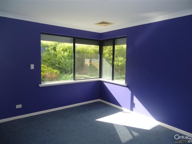 2 Kirkwall Close, Warnbro WA 6169