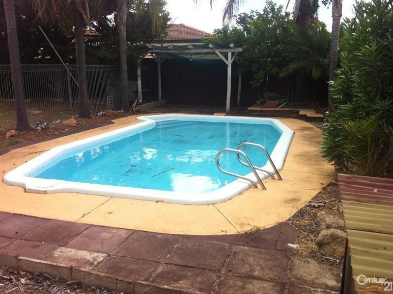 5 Moorine Court, Hillman WA 6168