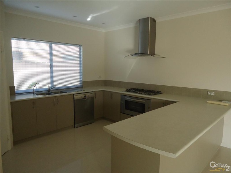 16 Johanna Way, Secret Harbour WA 6173