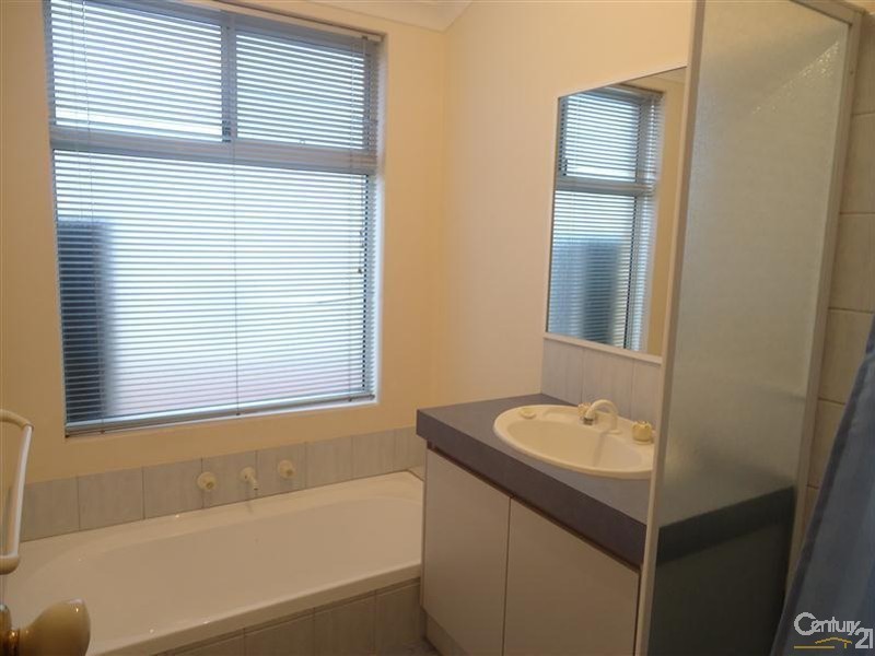 109 Baningan Avenue, Success WA 6164