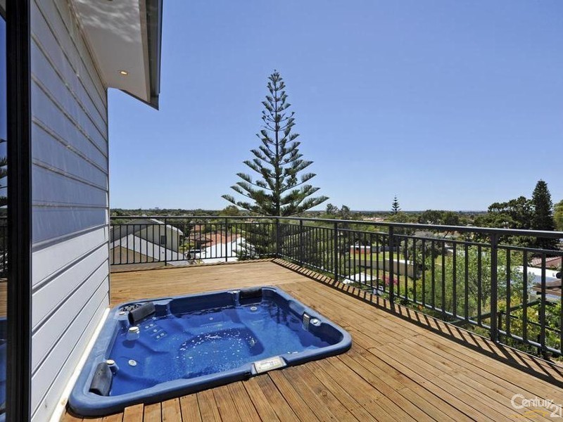 14 Hilda Road, Waikiki WA 6169