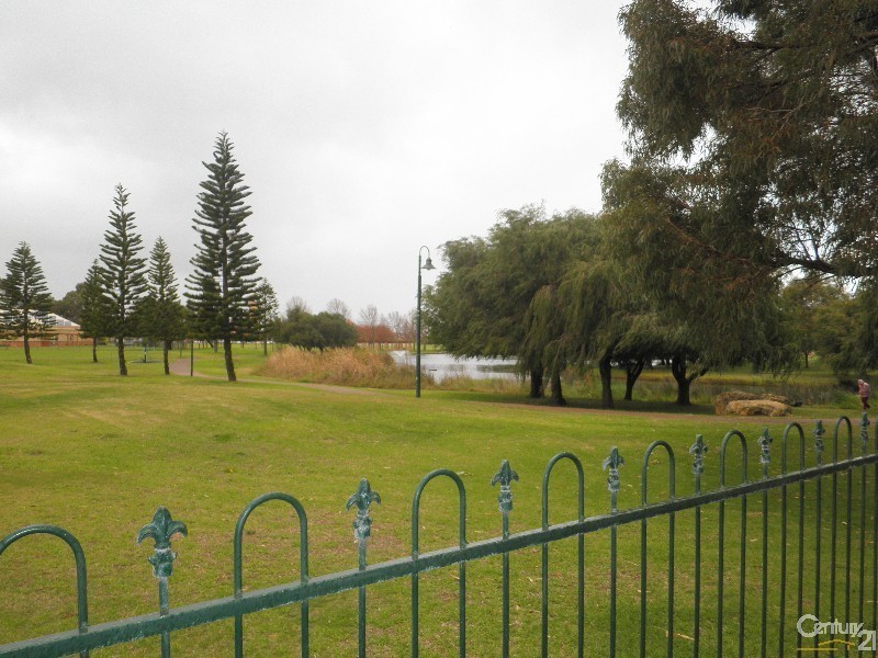 32/12 McNicholl Street, Rockingham WA 6168