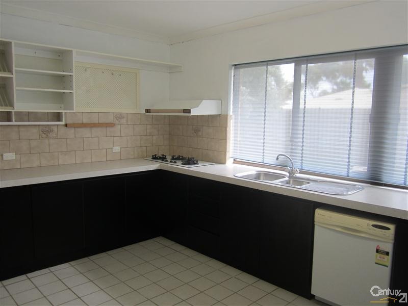 11 Costa Brava Place, Safety Bay WA 6169