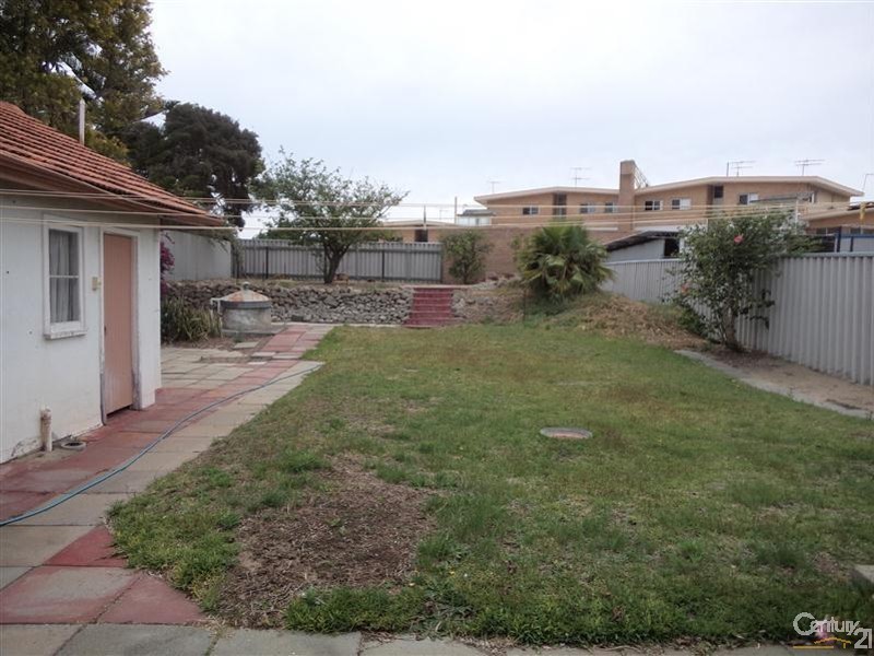 102 Harrison Street, Rockingham WA 6168