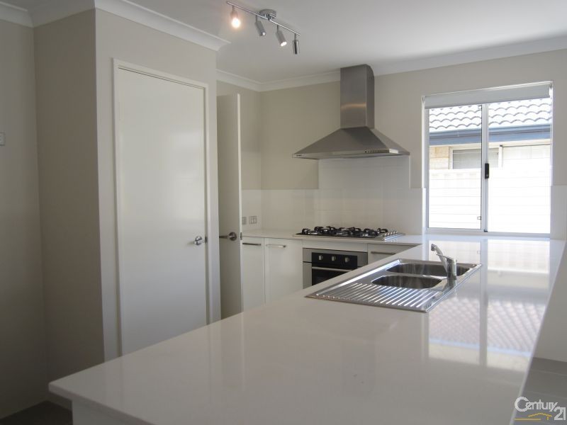 6 Indee Pass, Secret Harbour WA 6173